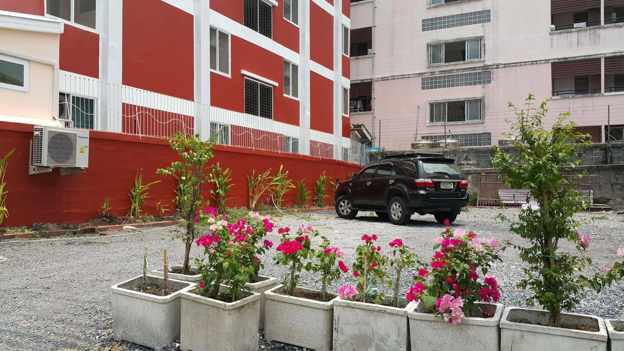 Aparthotel Suansin Art Garden Ban Lat Krachaeng Exterior foto