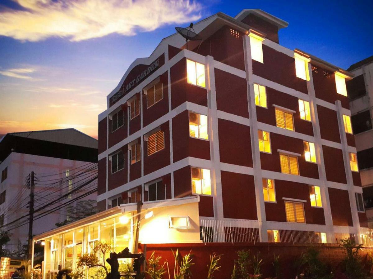 Aparthotel Suansin Art Garden Ban Lat Krachaeng Exterior foto